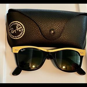 Ray Ban Women’s Wayfarers Black and Gold